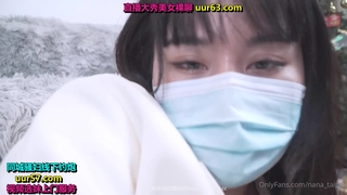 少妇在家偷情 谁啊 我老公 你待会儿弄 在家呢 在拖地 你晚上回来买点菜 这绿帽戴的闪亮闪亮