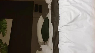 黑人大屌与白皙美娇妻极度反差对比 黑粗长大屌撑满嫩穴 尽情后入抽射母狗淫妻
