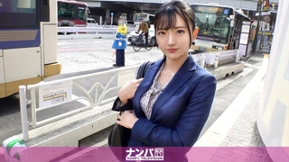 白皙大奶翹起屁股瓣開粉嫩多毛騷穴極度誘惑等著爸爸的大雞巴來操死她1