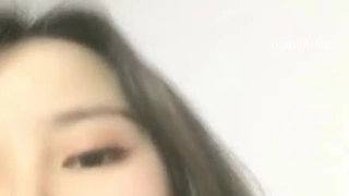 四川某高校气质女神颜值美女大学生宿舍床上拉上布帘全裸掰穴自拍处女膜清晰可见
