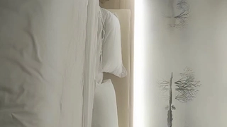[本土無碼中文]乖巧甜美少女！年紀不大超會玩！情趣裝絲襪，掰開小穴假屌自慰