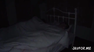 胖哥哥玩嫩妹子还有人在围观，跳蛋玩穴吃奶后入舔逼